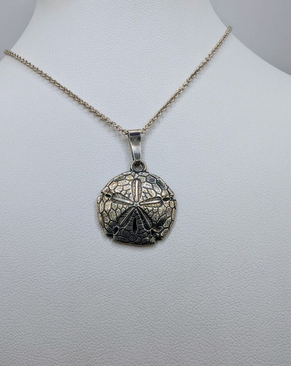 Kabana Sterling Silver Sand Dollar Pendant on An 18-inch 925 Italy Chain